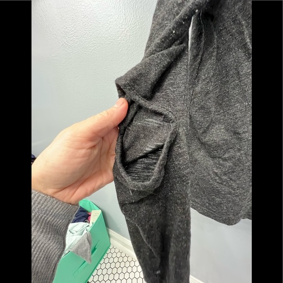 Monrow open elbow shirt size small - Picture 2 of 4